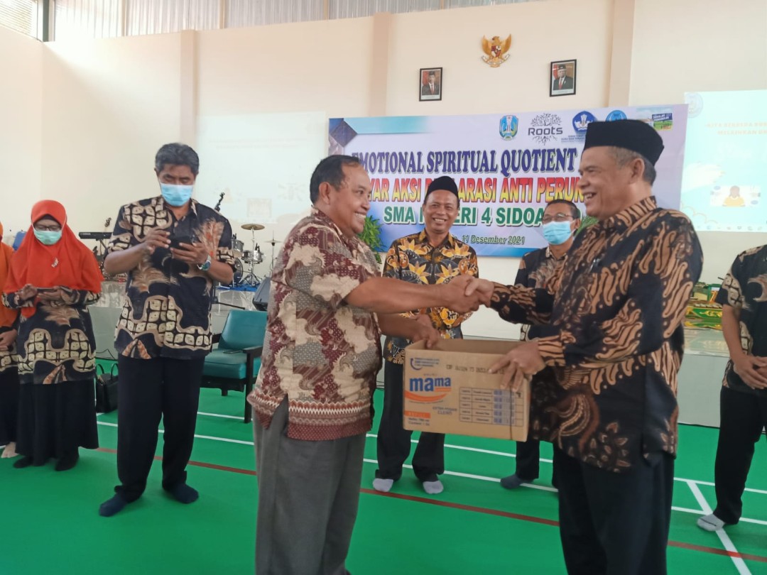 Keluarga Besar SMAN 4 Sidoarjo Peduli Semeru, Sumbang Rp 50 Juta & 200 Muskaf Al-Quran