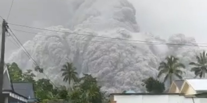 Aktifitas APG Gunung Semeru Berdampak pada Masyarakat di Kecamatan Pronojiwo
