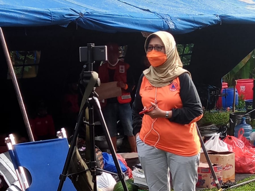 Pak JK Pantau APG Semeru, Wabub Indah Masdar Ikut Bungkusi 500 Nasi