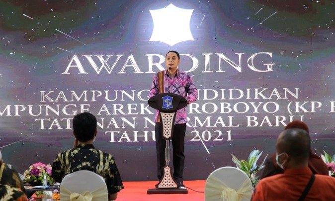 Wali Kota Eri Ajak PT di Surabaya Terlibat dalam Peningkatan Literasi di Kampung