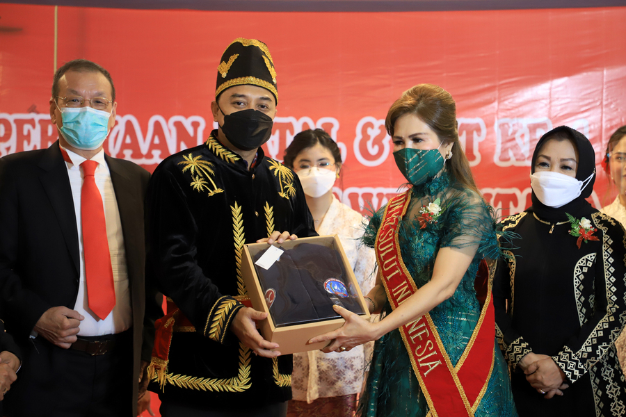 Eri Dianugerahi Gelar Adat Minahasa Tonaas Wangko