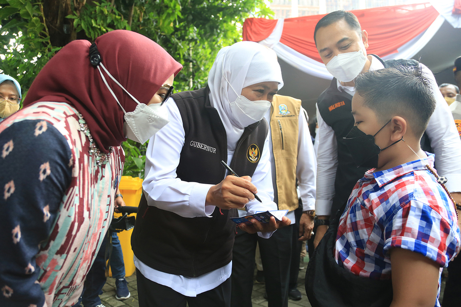 Gubernur Jatim Apresiasi Wali Kota Eri jadi Lokomotif Percepatan Vaksin Anak