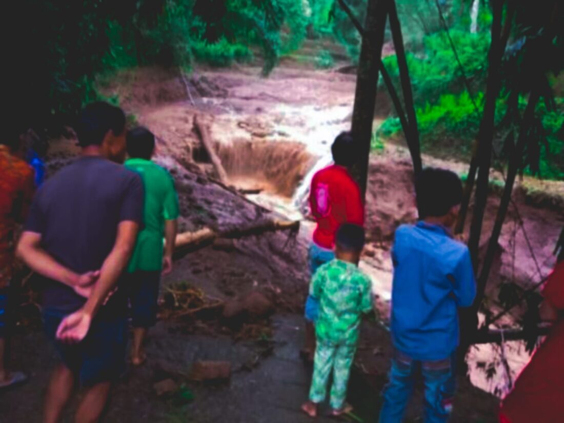 Banjir Bandang Terjang Desa Blimbing Kabupaten Kediri, Ratusan Warga Terisolasi