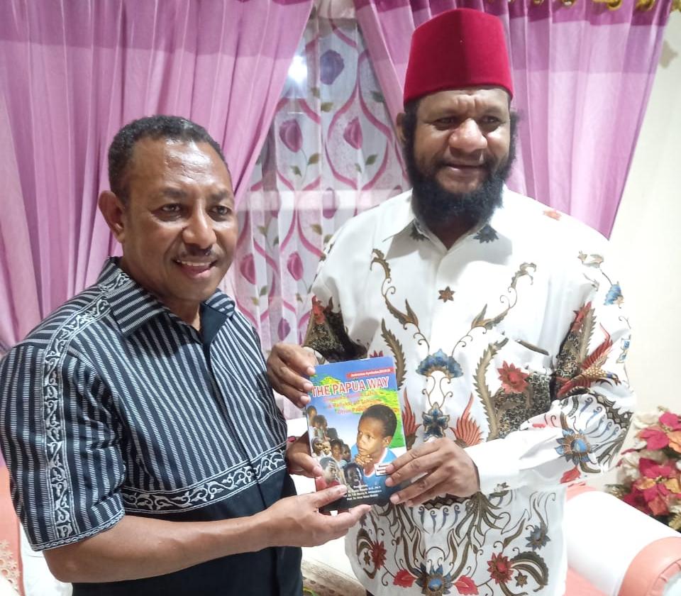 Apresiasi Terbitnya Buku ‘The Papua Way’ Karya Anthonius Ayorbaba Kakanwil Kemenkumham Papua