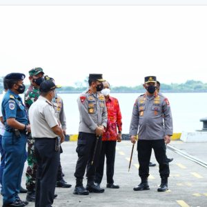 Kapolri Tinjau Pelabuhan Benoa Pastikan Proses Prokes Hingga Karantina PPLN Kapolri Tinjau Pelabuhan Benoa Pastikan Proses Prokes Hingga Karantina PPLN