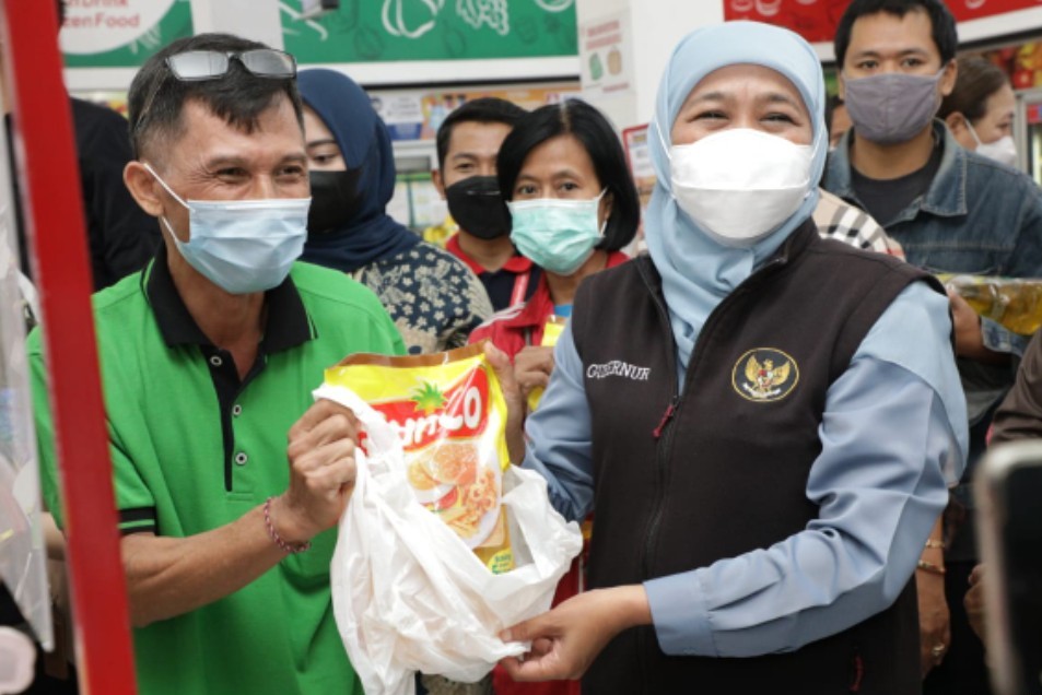 Khofifah Minta Pemda dan APRINDO Awasi Pasokan Minyak Goreng