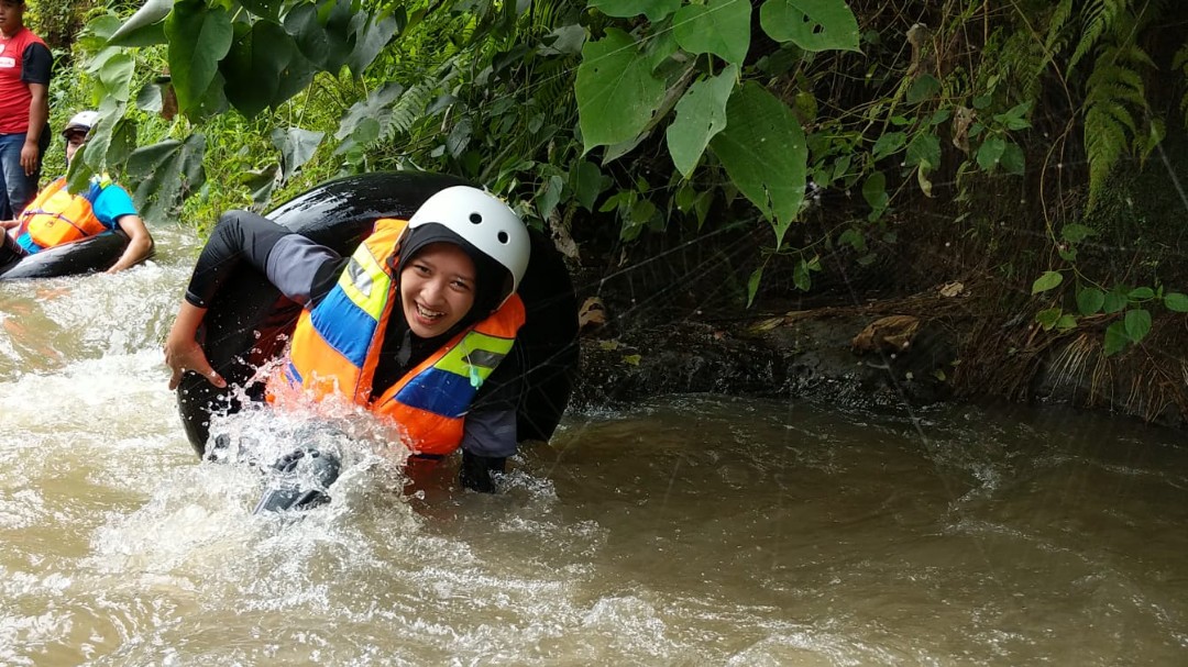 Menikmati Sensasi River Tubing di Area Goa Goa Jegles Kabupaten Kediri