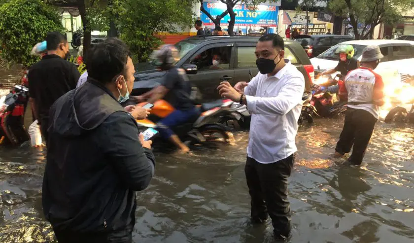 Surabaya Banjir, Eri Pantau Langsung Lapangan