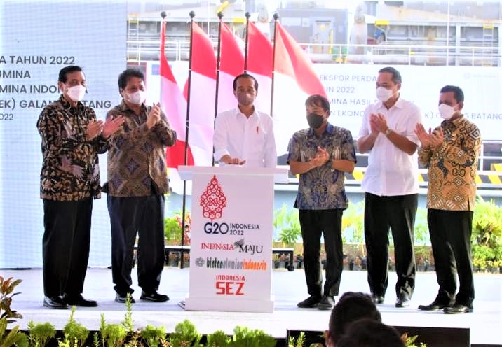 Jokowi Lepas Ekspor Perdana Smelter Grade Alumina