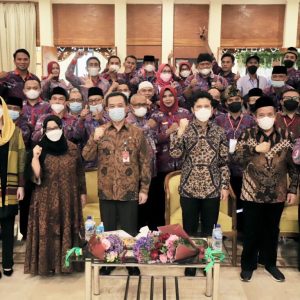 Wagub Emil Ajak Perangkat Desa Prioritaskan Kesejahteraan di Pedesaan Wagub Emil Ajak Perangkat Desa Prioritaskan Kesejahteraan di Pedesaan