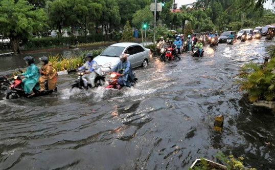 Kepala DSDABM Pastikan Tuntaskan Masalah Banjir Kawasan Ngagel
