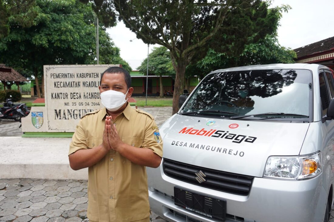 Kepdes Kediri Terima Mobil Siaga Desa, Bupati: Utamakan Pelayanan Warga