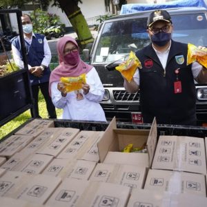 Bupati Kediri Distribusikan 7200 Liter Minyak Goreng ke Pasar Tradisional Bupati Kediri Distribusikan 7200 Liter Minyak Goreng ke Pasar Tradisional