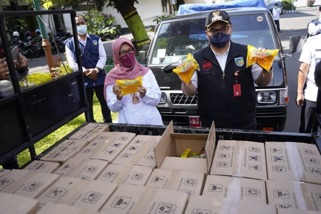 Bupati Kediri Distribusikan 7200 Liter Minyak Goreng ke Pasar Tradisional