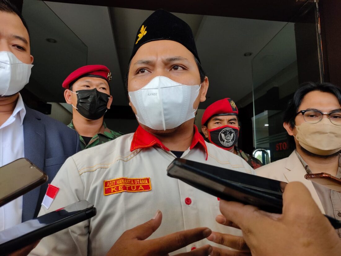 Ratusan Pemuda Muhammadiyah Datangi Polda Jatim Laporkan Bupati Sidoarjo