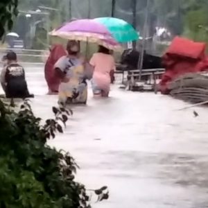Diguyur Hujan Deras Selama 2 Jam, Kota Bangil Banjir Diguyur Hujan Deras Selama 2 Jam, Kota Bangil Banjir
