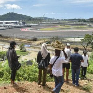 Antusiasme warga menonton tes pramusim MotoGP 2022 Antusiasme warga menonton tes pramusim MotoGP 2022