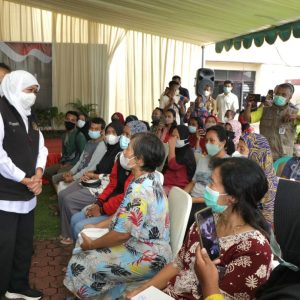 Gubernur Khofifah Gencar Gulirkan Modal Usaha Ultra Mikro Zakat Produktif Gubernur Khofifah Gencar Gulirkan Modal Usaha Ultra Mikro Zakat Produktif