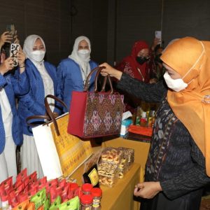 Neraca Perdagangan Jatim dengan Sulteng Surplus Rp1,98 Triliun Neraca Perdagangan Jatim dengan Sulteng Surplus Rp1,98 Triliun