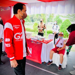 Presiden Tinjau Vaksinasi Massal di Kota Palu Presiden Tinjau Vaksinasi Massal di Kota Palu