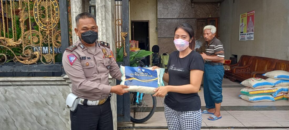 Satreskrim & Satlantas Polres Pasuruan, Turun Gunung Bantu Warga Terdampak Banjir
