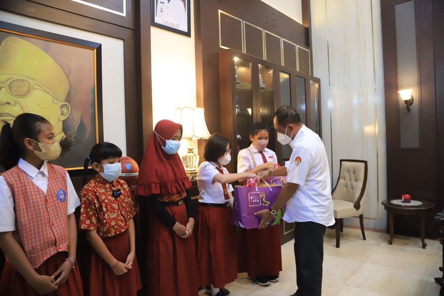 Ratusan Siswa Penghafal Kitab Suci di Surabaya Dapat Beasiswa