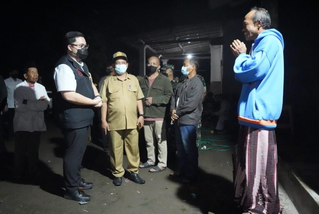 Datangi Lokasi Pembacokan, Bupati Kediri Bujuk Korban Luka Mau Dirawat di Rumah Sakit