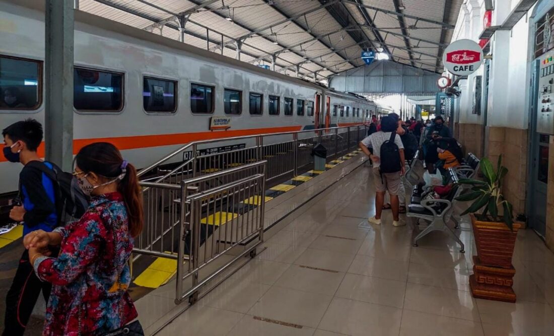 Pengguna Kereta Api Jarak Jauh Tak Perlu Tunjukkan Hasil Tes Covid-19