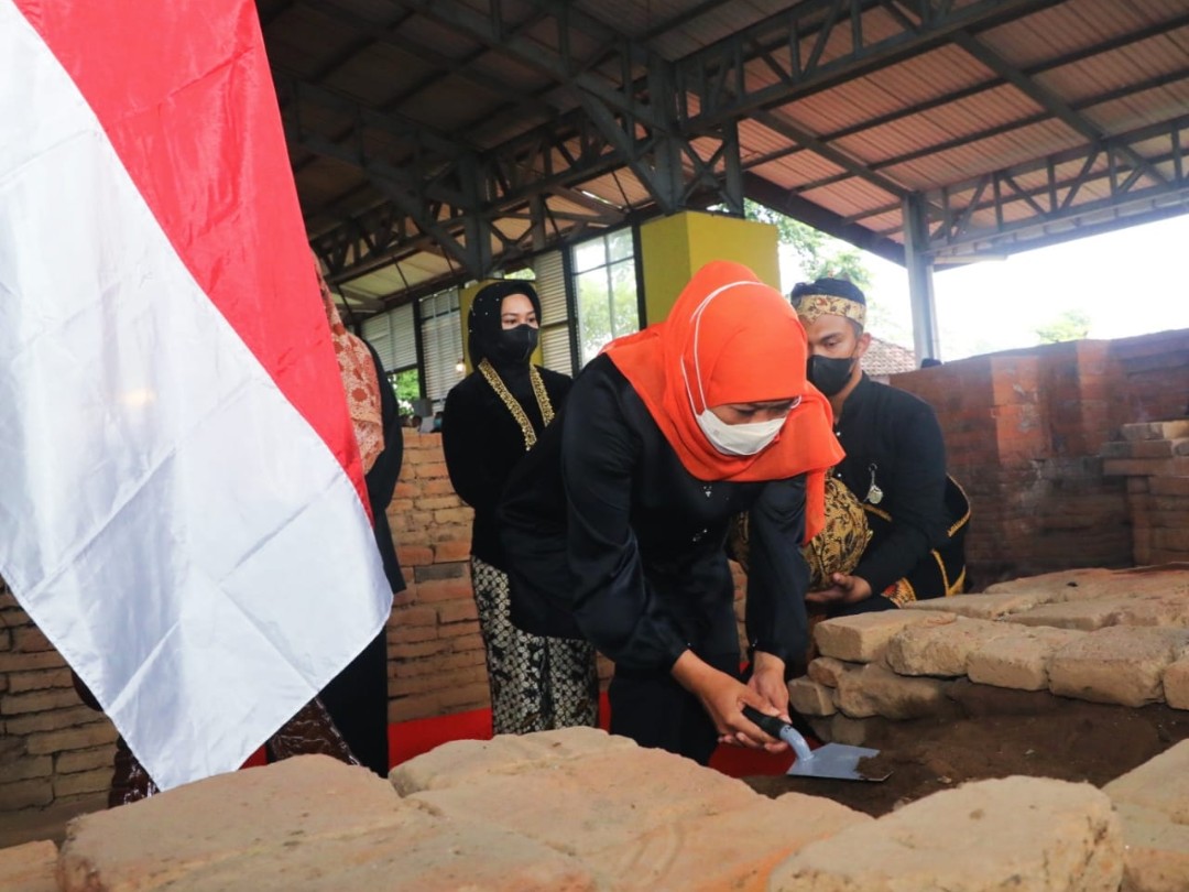 Kemah Bersama Presiden, Gubernur Bawa Air dan Tanah Kedaton Majapahit
