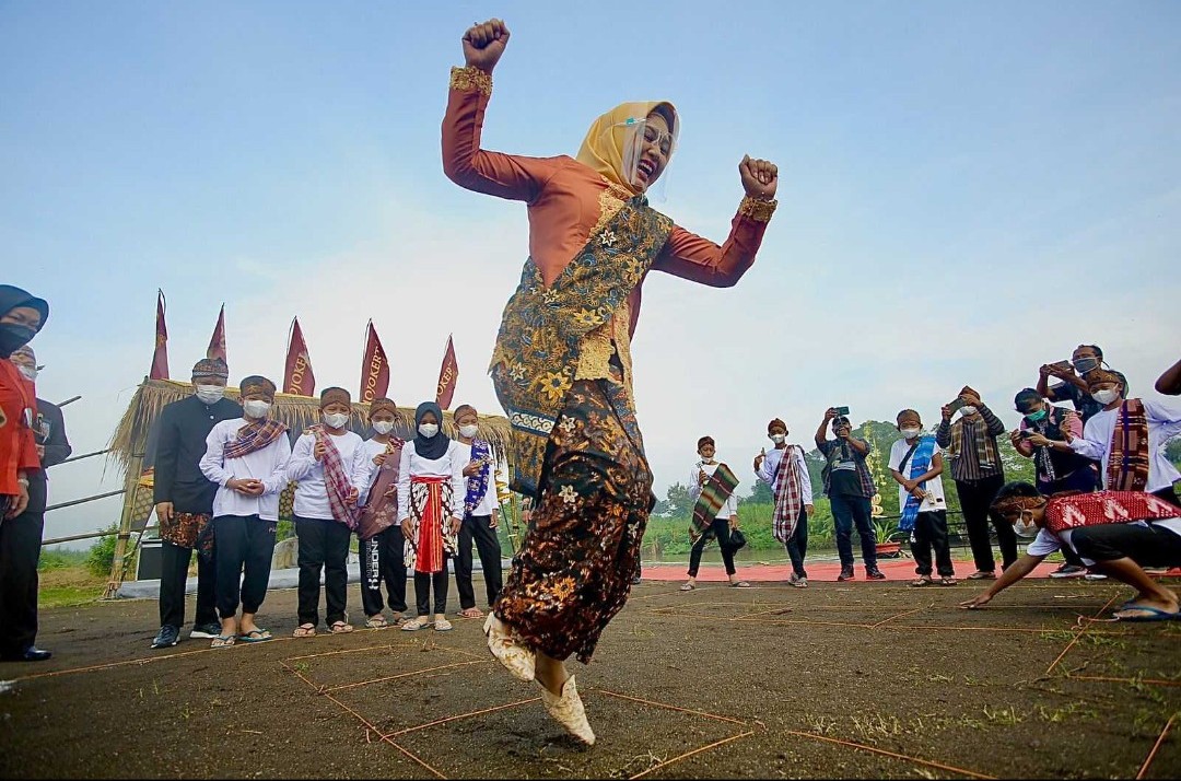 Sarat Nuansa Budaya dan Permainan Tradisional: Deputi KemenPAN RB Apresiasi Mojotirto Festival
