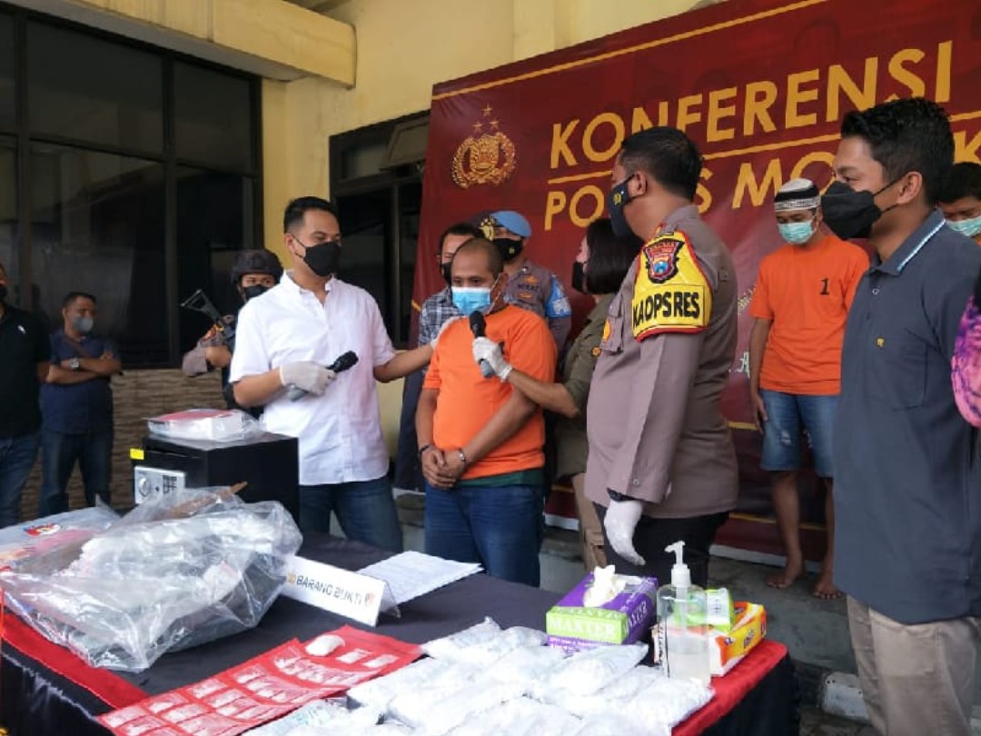 Polres Mojokerto Ringkus Pencuri Toko Sumber Abadi,  Rp. 140 Juta Ludes Untuk Judi Sabung Ayam 