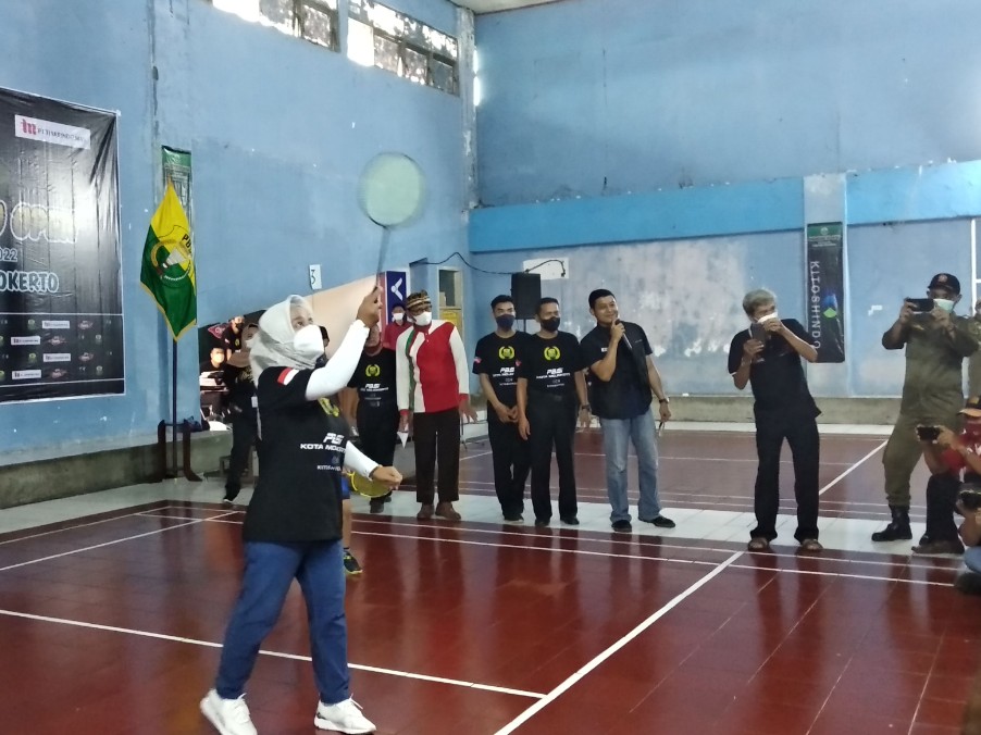 Ning Ita Buka “Mojokerto Open” Turnamen Badminton se-Jawa Timur di GOR Bentar-Kranggan