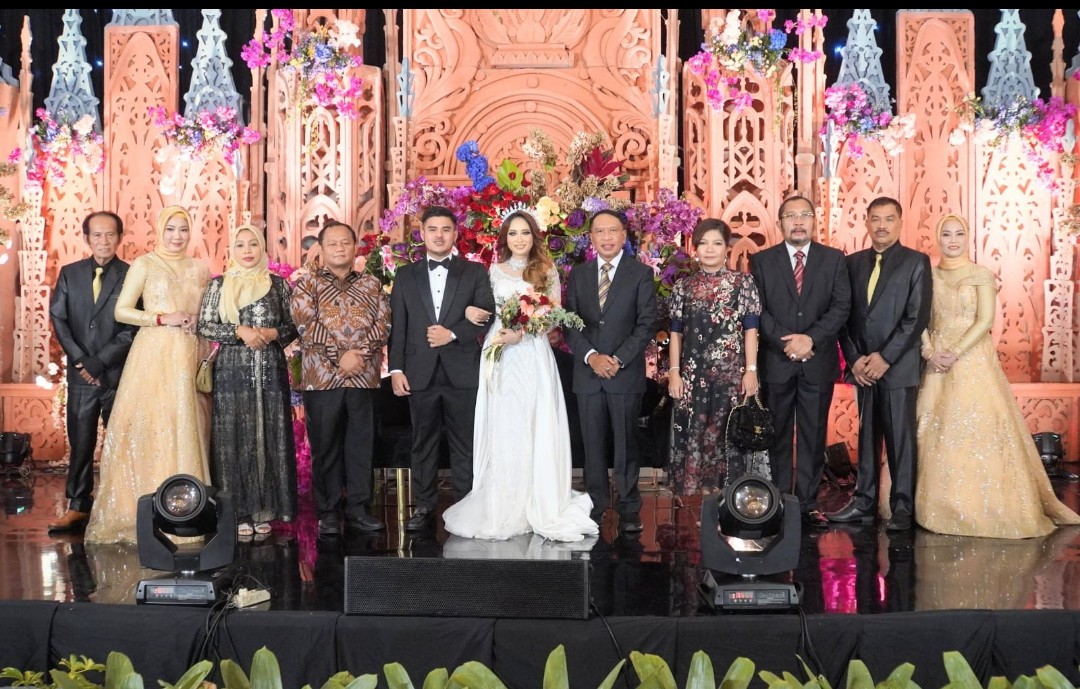 Menpora Zainudin Amali Hadiri Resepsi Pernikahan Putra Meulila Osman