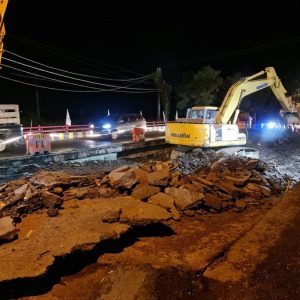 Pembangunan Kembali Jembatan Ngaglik Lamongan yang Ambles Ditarget H-10 Lebaran Selesai Pembangunan Kembali Jembatan Ngaglik Lamongan yang Ambles Ditarget H-10 Lebaran Selesai