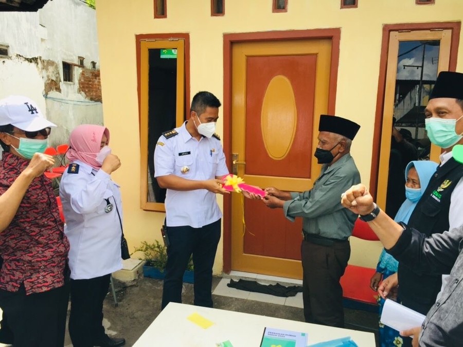 Baznas Surabaya Bedah Rumah Pasutri Sepuh di Ngemplak