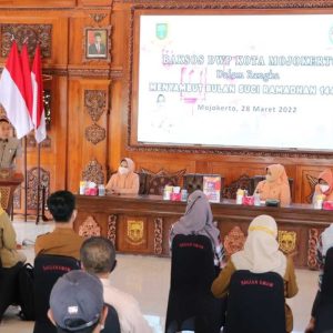 Jelang Ramadhan, DWP Kota Mojokerto Salurkan Sembako Bagi Tenaga Non ASN Jelang Ramadhan, DWP Kota Mojokerto Salurkan Sembako Bagi Tenaga Non ASN