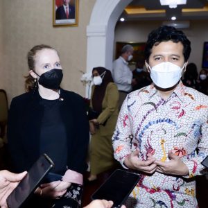 Wagub Emil Dan Konjen Australia Bahas Sejumlah Peluang Kerjasama Wagub Emil Dan Konjen Australia Bahas Sejumlah Peluang Kerjasama