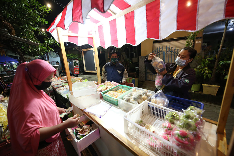 Geliat Pelaku UMKM di Wisata Kampung Kue Surabaya