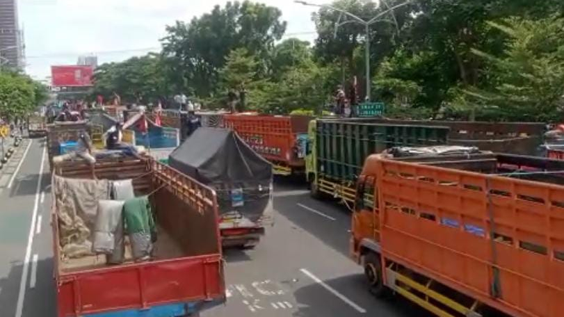 Puluhan Sopir Truk Pasuruan, Gelar Aksi Serentak