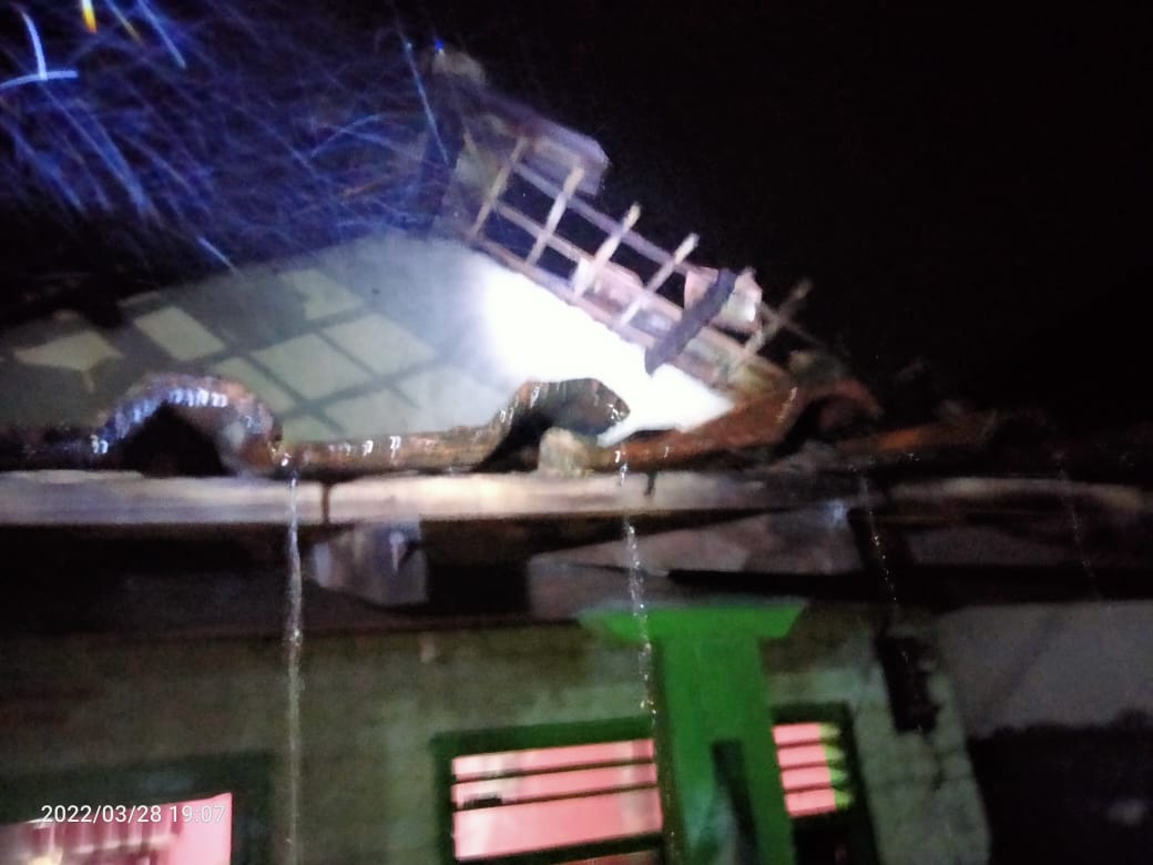 Puting Beliung Sapu 50 Rumah Di Kedungringin-Beji