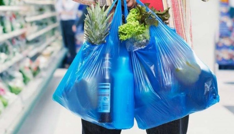Surabaya akan Terapkan Pembatasan Penggunaan Kantong Plastik di Pasar