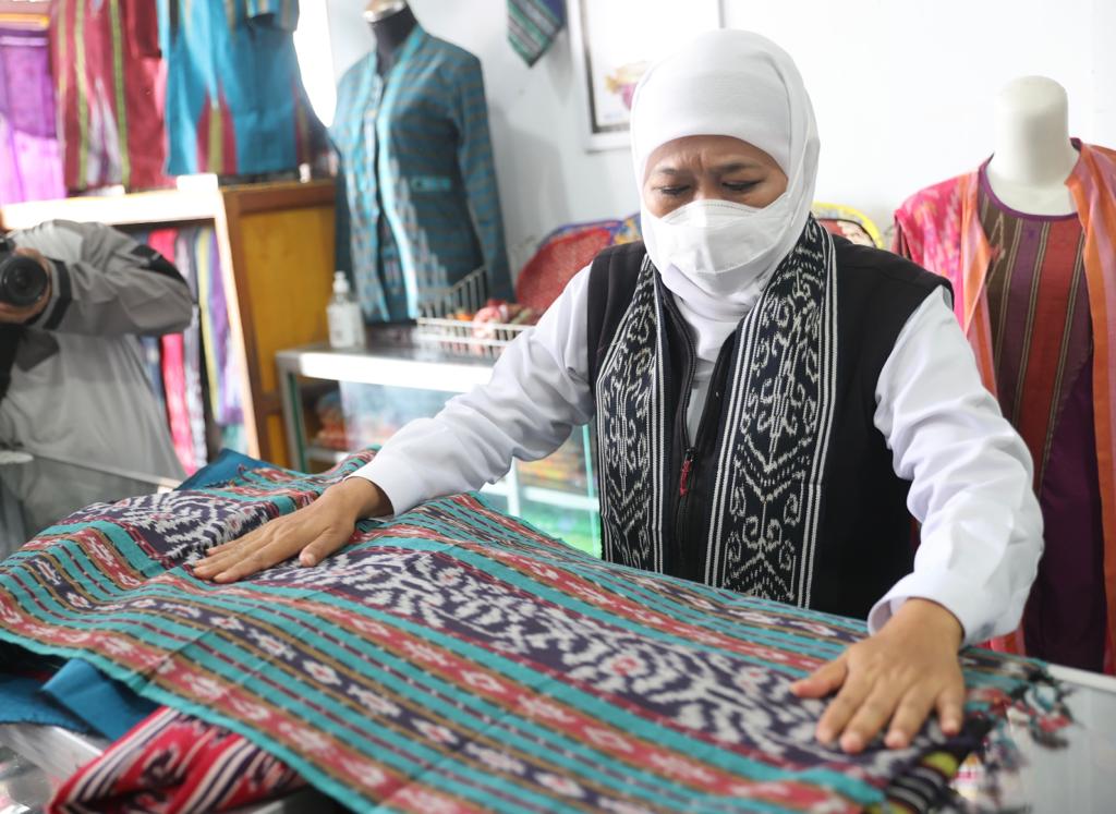 Gubernur Usulkan Tenun Ikat dan Kain Songket Parengan Sebagai  Desa Devisa