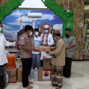 Dukung Prokes, BPBD Jatim Salurkan Jutaan Masker Plus di 38 Masjid