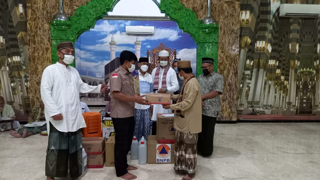 Dukung Prokes, BPBD Jatim Salurkan Jutaan Masker Plus di 38 Masjid