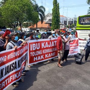 Jaksa Mandul Belum Laksanakan Eksekusi, Korban Mafia Tanah Demo Kejari Sidoarjo