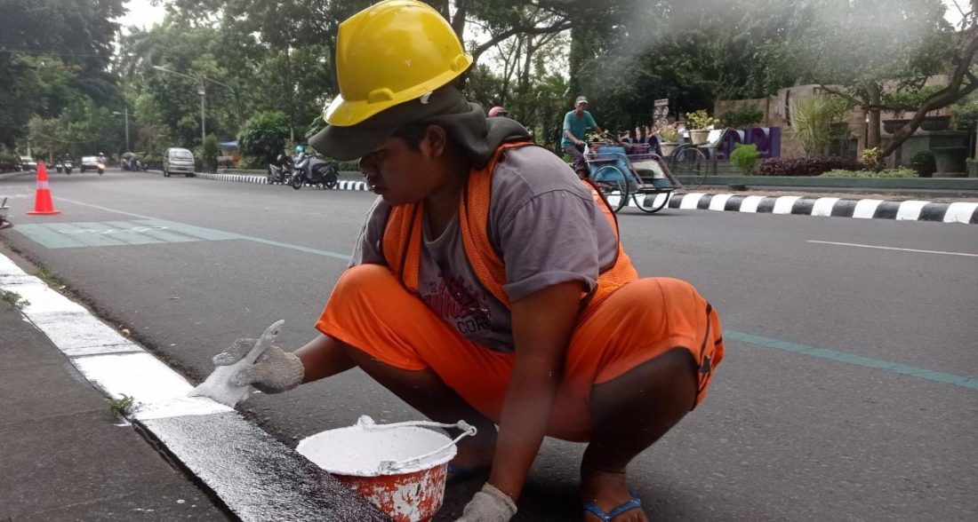 Sebelum Lebaran, Pengecatan Trotoar di Kota Kediri Ditargetkan Tuntas