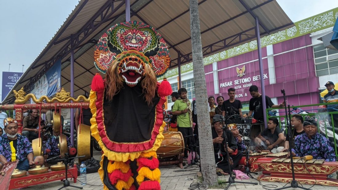 Berbagi Takjil dan Buka Bersama Warnai Perkenalan Pengiat Kesenian Tradisional di Kediri