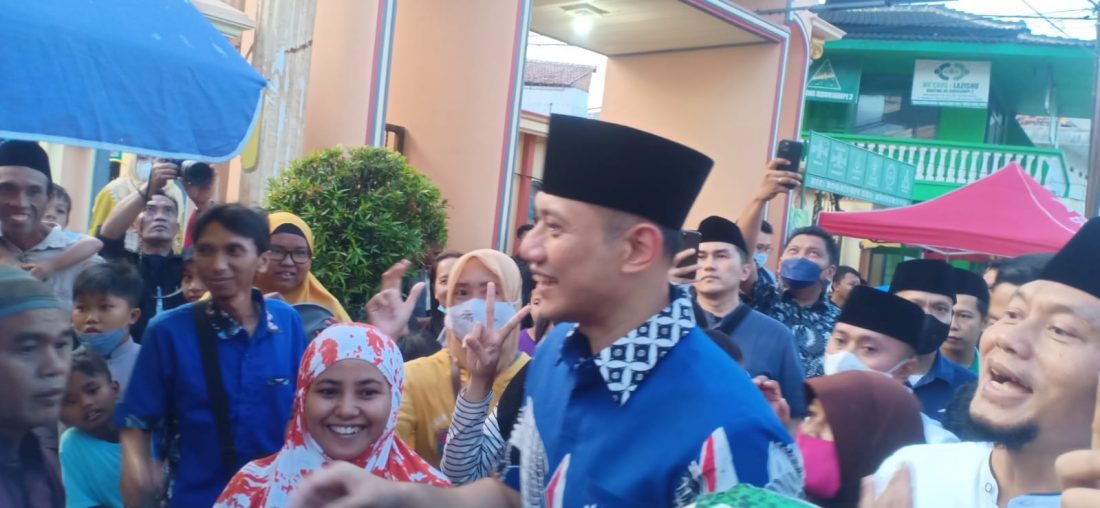 AHY Bagikan Takjil Di Banyuwangi, Masyarakat Sebut Presiden