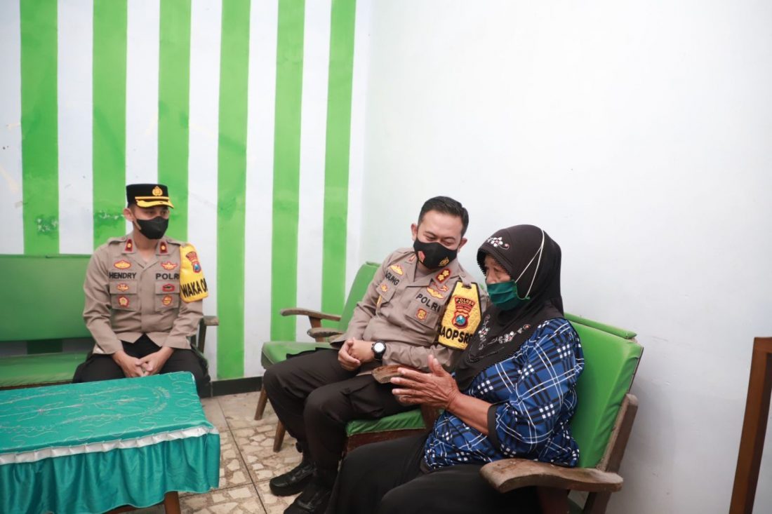 Lawan Jambret, Mbah Poninten Peroleh Penghargaan dari Kapolres Kediri