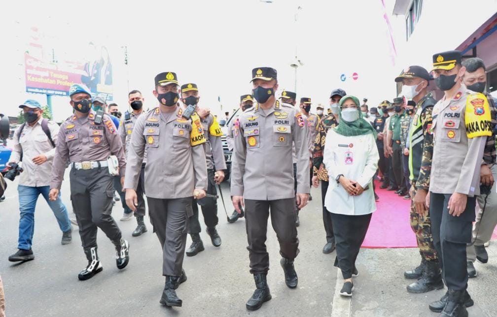 Jelang Idul Fitri, Irwasum Polri Tinjau Pos Pam Simpang Tiga Mengkreng Kabupaten Kediri